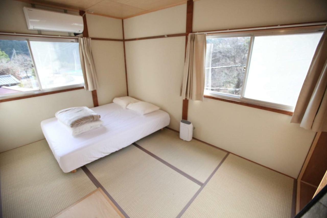 山の中の一棟貸切宿 五番地 Nambu (Yamanashi) Kültér fotó